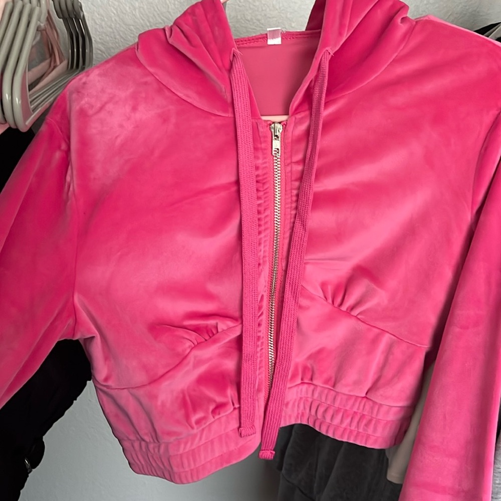 Cropped velvet hoodie (part of a workout set)